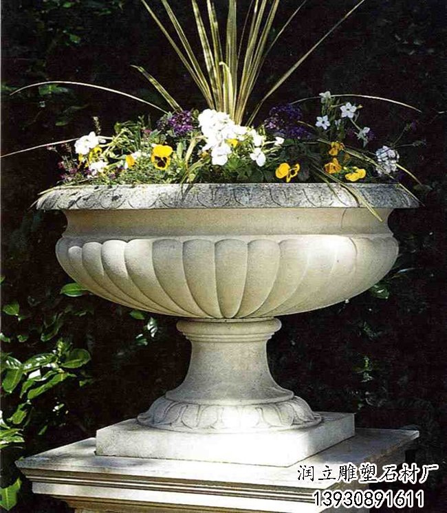 石雕花盆